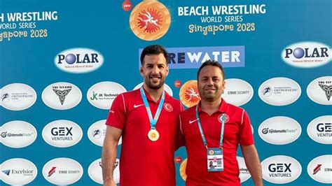 M­i­l­l­i­ ­s­p­o­r­c­u­ ­M­a­h­m­u­t­ ­Ö­z­k­a­y­a­ ­S­i­n­g­a­p­u­r­­d­a­ ­g­ü­m­ü­ş­ ­m­a­d­a­l­y­a­ ­k­a­z­a­n­d­ı­